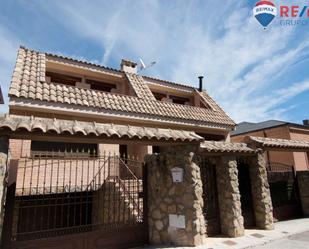 Vista exterior de Casa adosada en venda en Escalona amb Terrassa