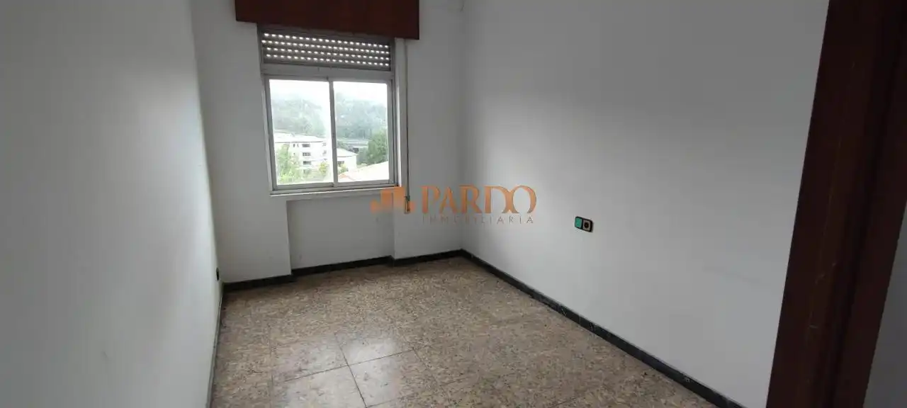 Habitación de Edificio en venta en Fene