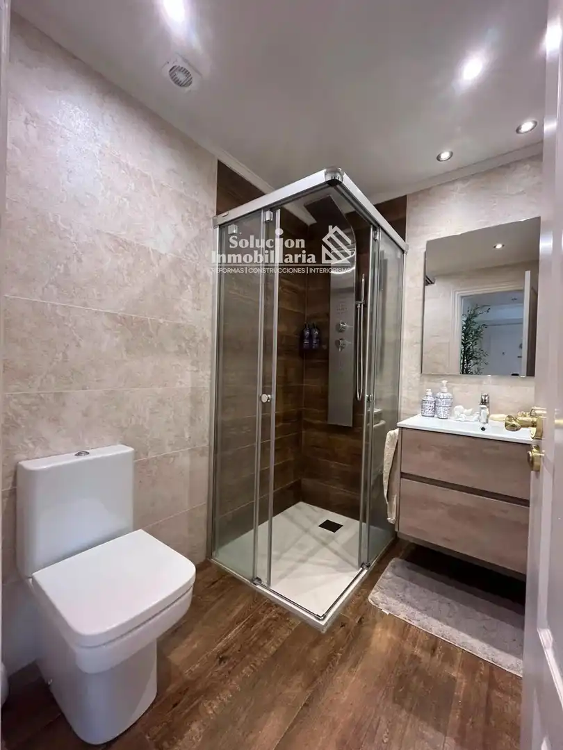 Badezimmer von Dachboden zum Verkauf in Salamanca mit Klimaanlage, Heizung und Terrasse