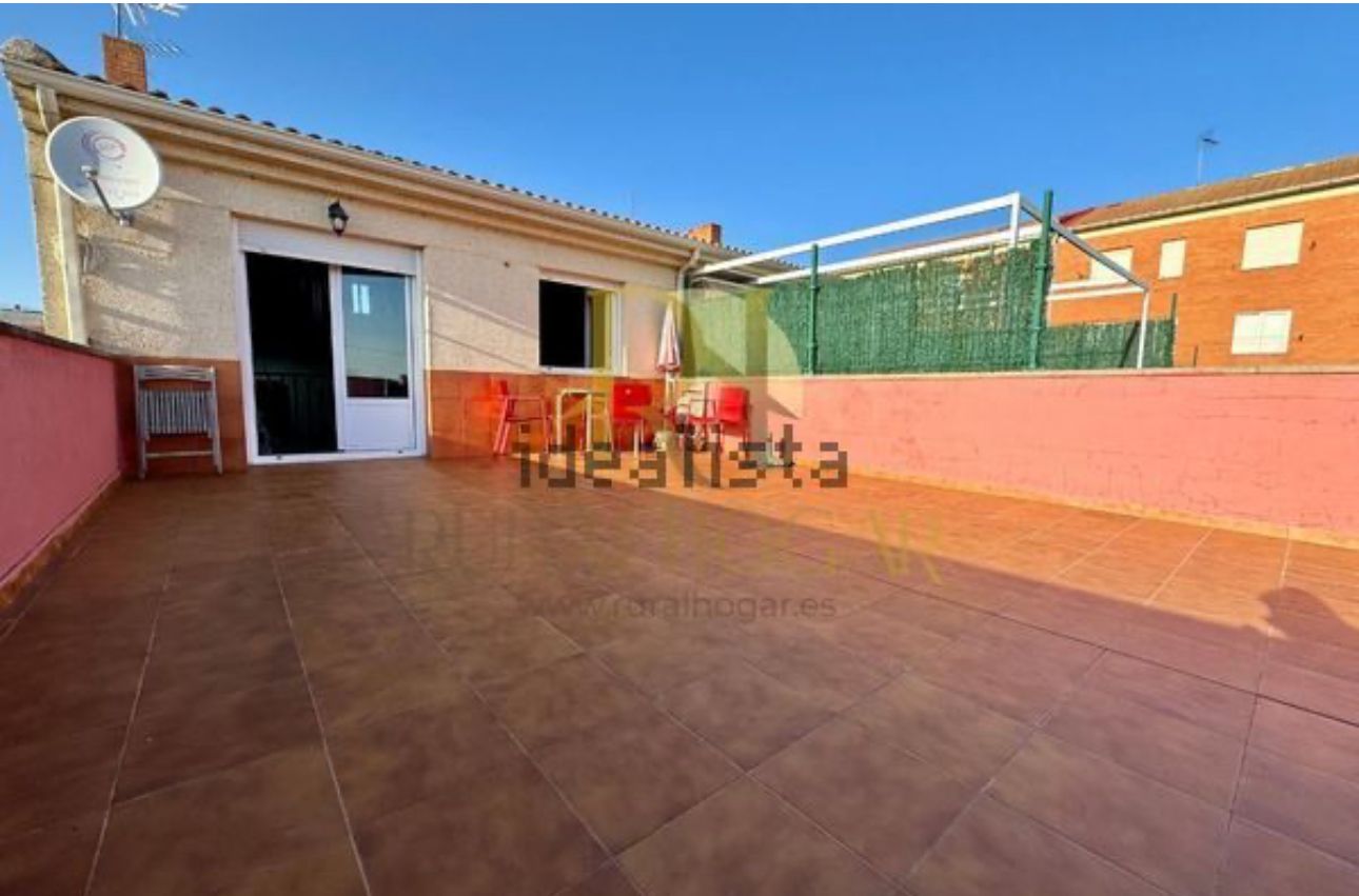 Exterior view of House or chalet for sale in Villamañán  with Heating, Parquet flooring and Terrace