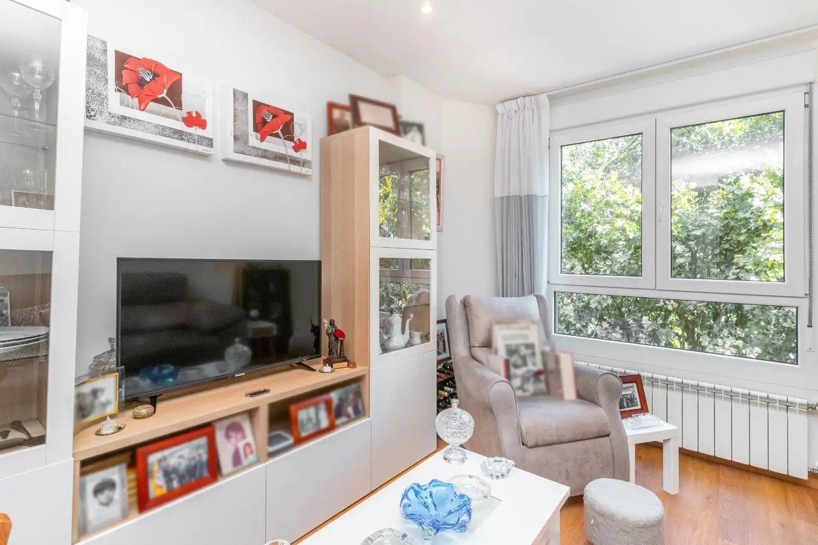 Sala d'estar de Apartament en venda en Gijón  amb Calefacció, Traster i Moblat