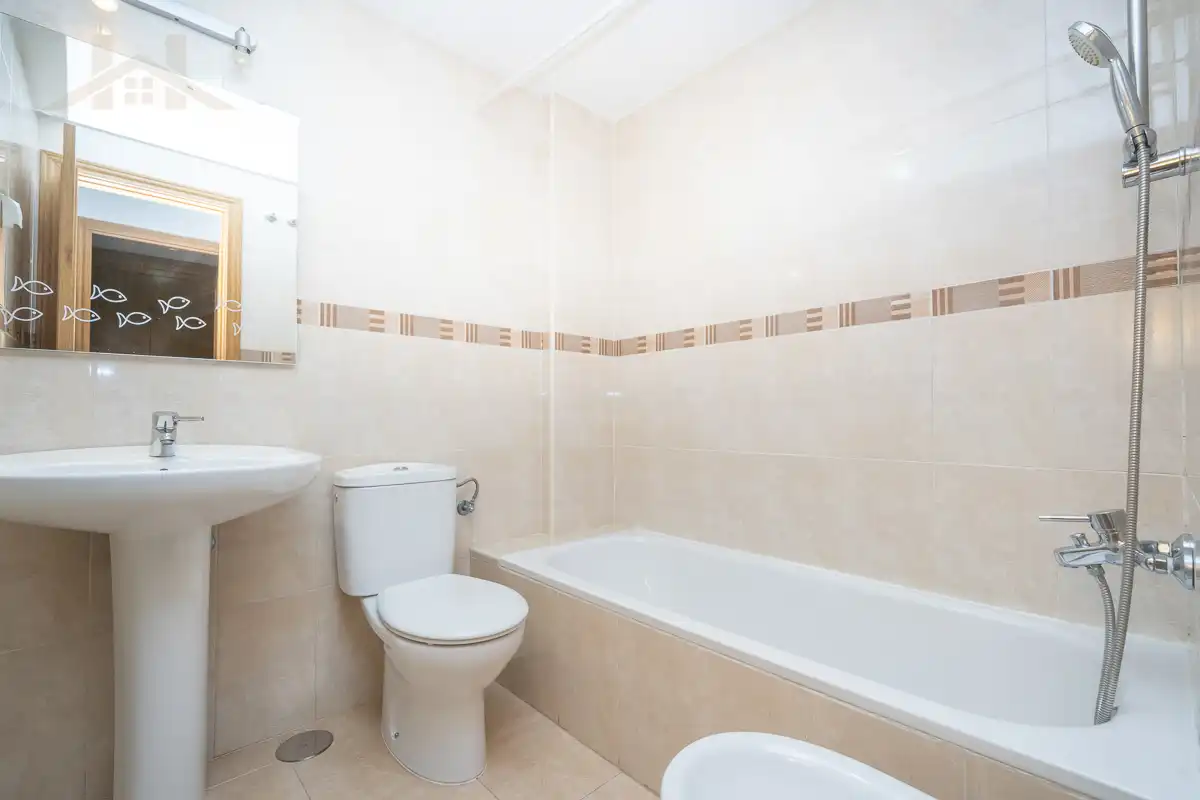 Bathroom of Flat for sale in El Escorial  with Heating, Parquet flooring and Storage room