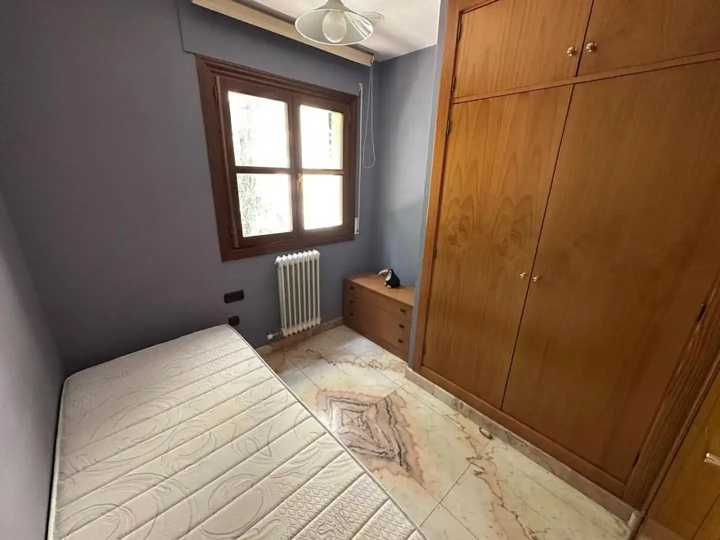 Dormitori de Pis de lloguer en Jaén amb Aire condicionat, Piscina i Moblat