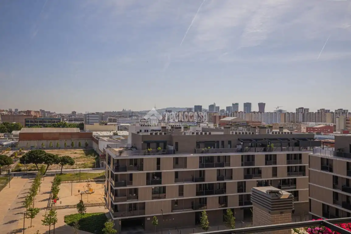 Vista exterior de Piso en venta en L'Hospitalet de Llobregat con Trastero