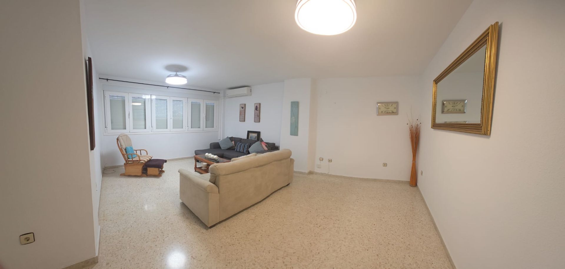 Sala d'estar de Pis de lloguer en Dos Hermanas amb Aire condicionat, Calefacció i Forn