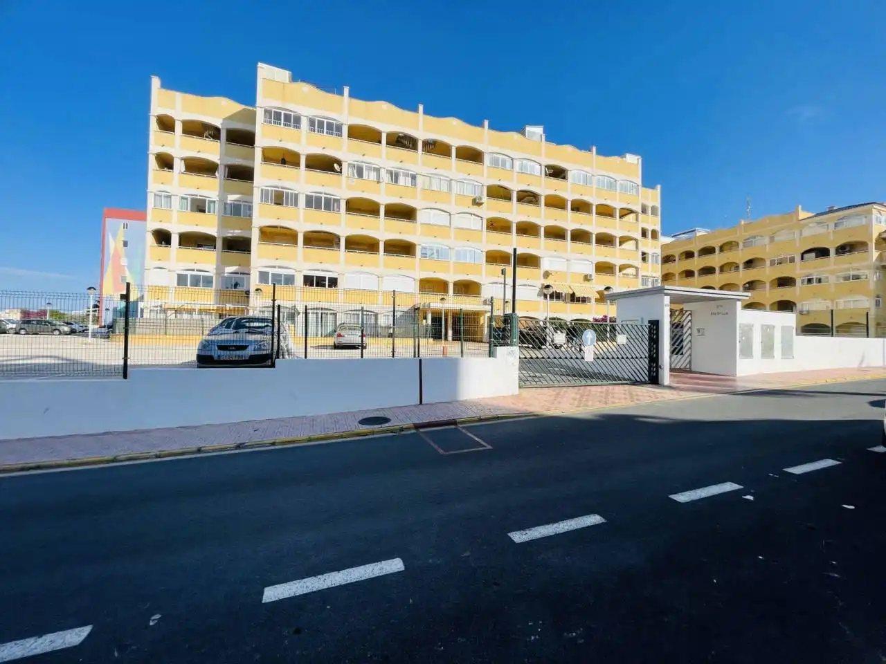 Exterior view of Flat for sale in Torrevieja  with Balcony and Community pool