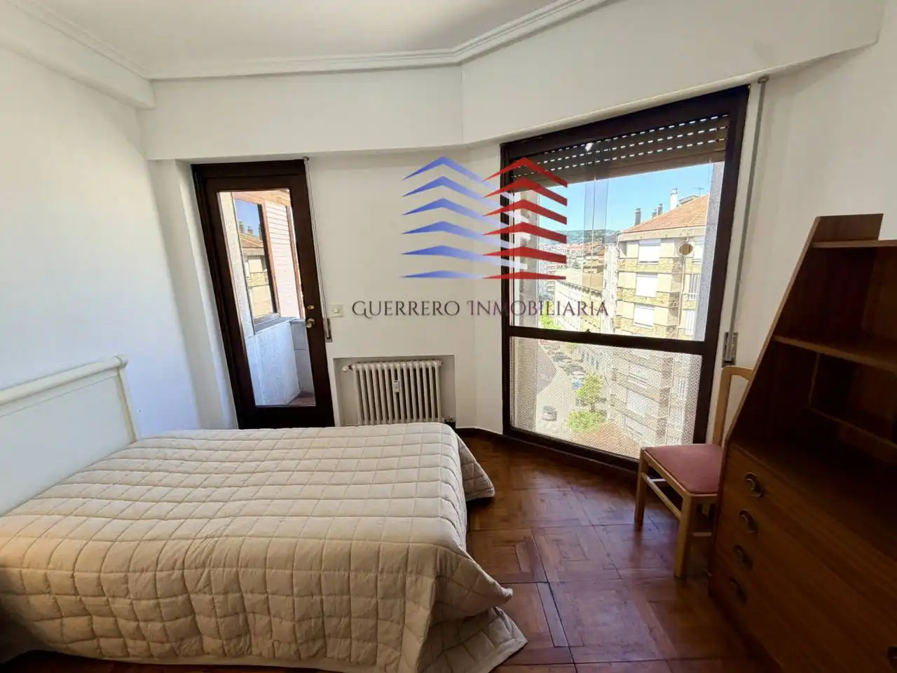 Dormitori de Pis de lloguer en Ourense Capital  amb Calefacció, Parquet i Traster