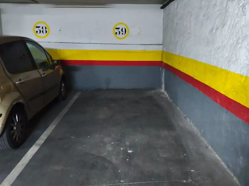 Parking of Garage for rent in Madrid