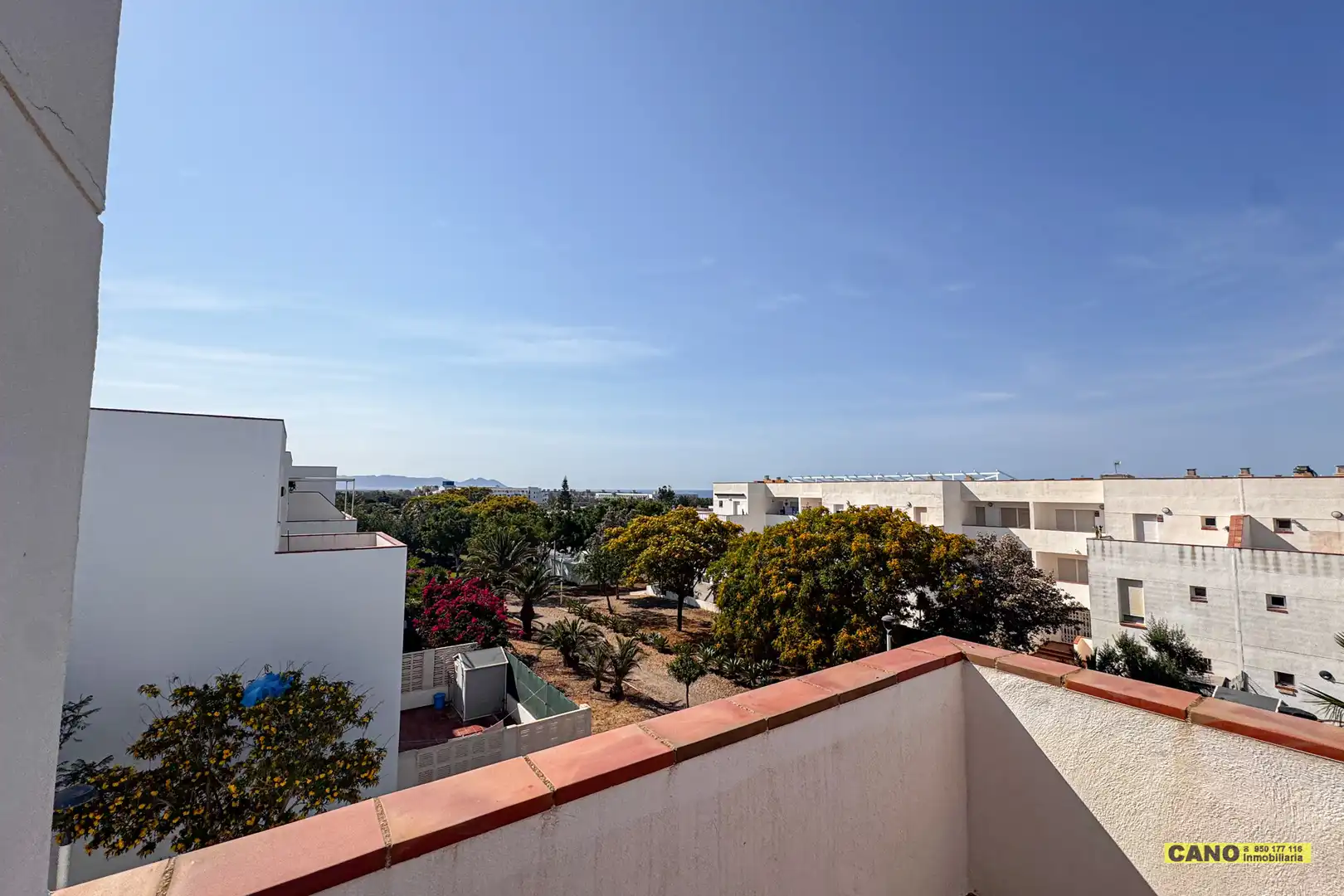 Außenansicht von Wohnung zum Verkauf in Almería mit Klimaanlage, Heizung und Terrasse