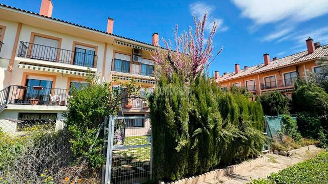 Casa adosada en Venta en Cartuja Baja