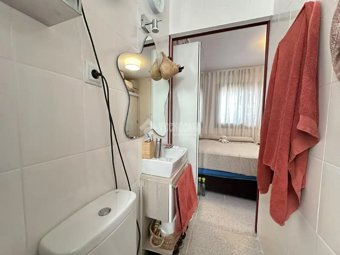 Baño de Piso en venta en L'Hospitalet de Llobregat con Aire acondicionado, Terraza y Amueblado