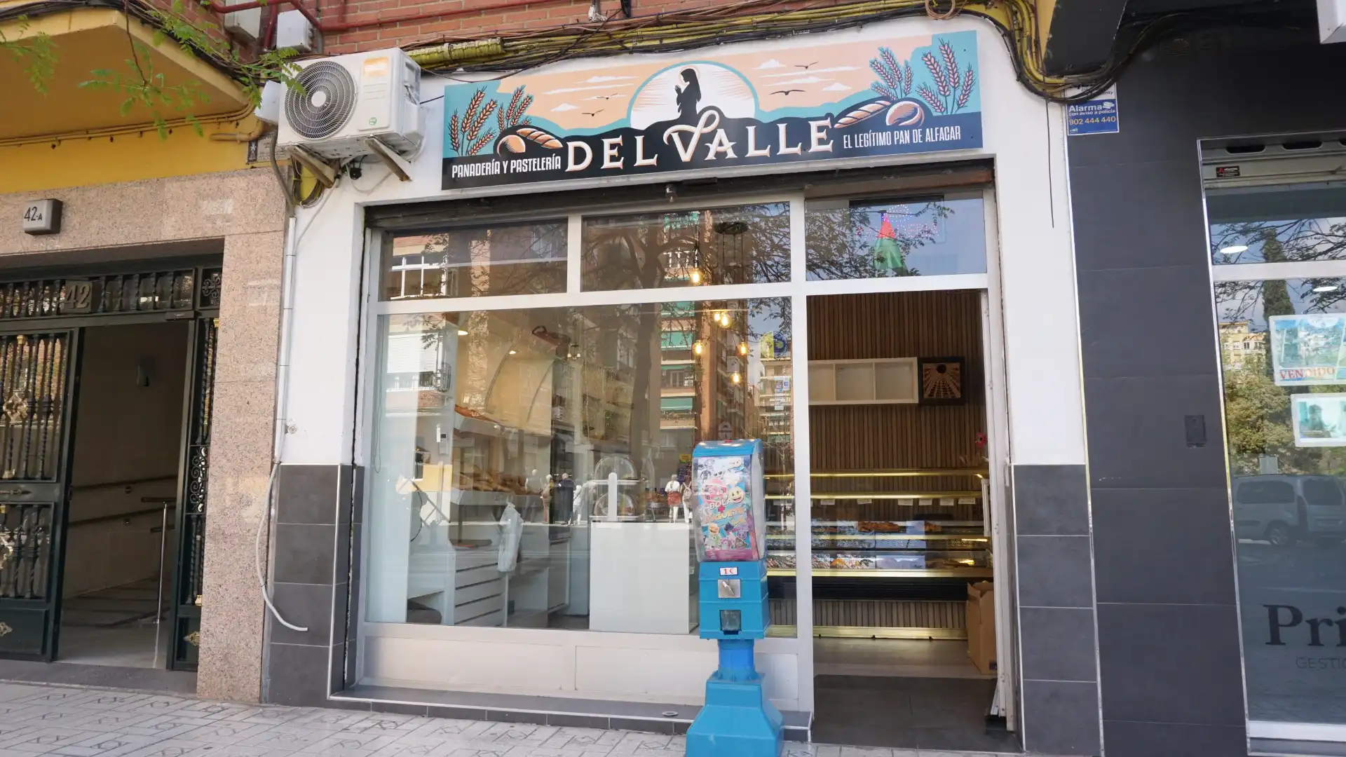 Local en traspaso en  Granada Capital con Amueblado