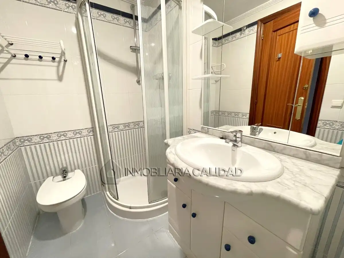 Bathroom of Flat for rent in Burgos  with Heating and Furnished