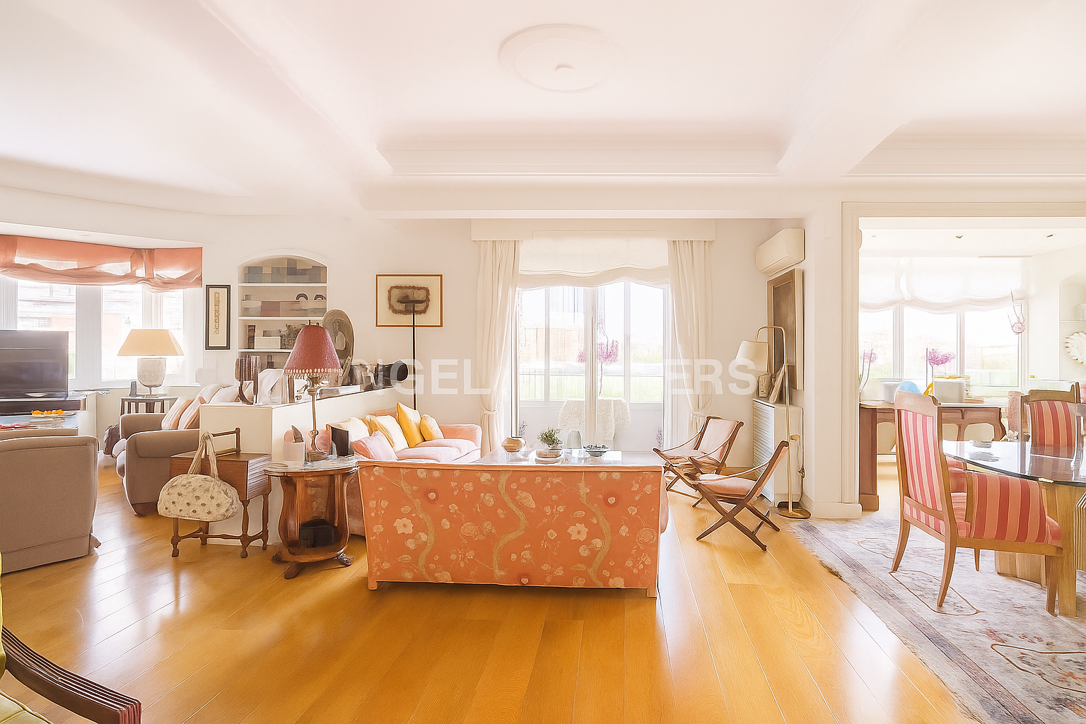 Living room of Apartment for sale in  Madrid Capital  with Heating and Storage room