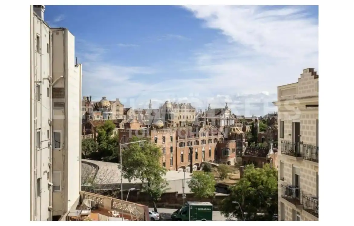 Vista exterior de Piso en venta en Barcelona con Terraza, Amueblado y Balcón