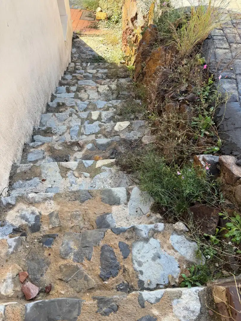 Außenansicht von Einfamilien-Reihenhaus zum Verkauf in Olocau mit Privatgarten, Terrasse und Schwimmbad