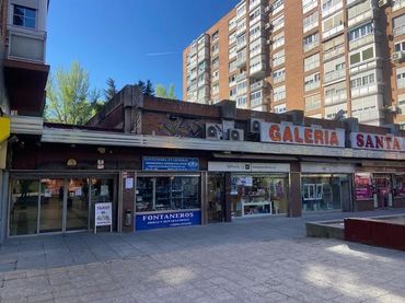Local comercial en venda a Calle puentelarra