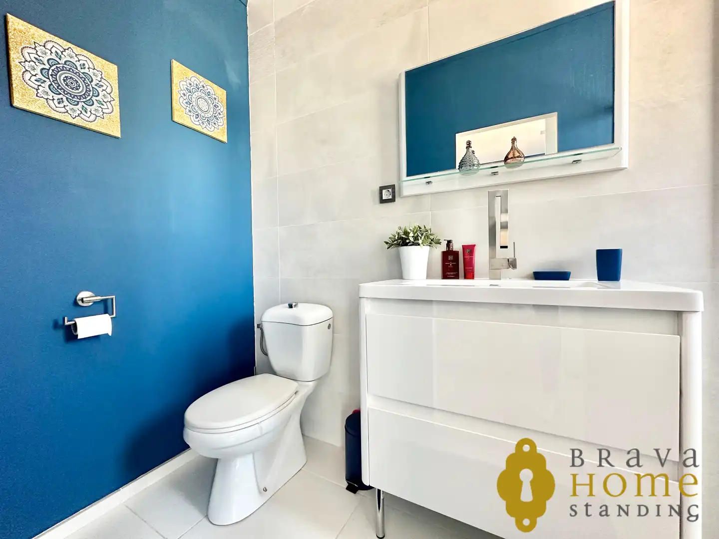Badezimmer von Haus oder Chalet zum Verkauf in Empuriabrava mit Klimaanlage, Heizung und Privatgarten