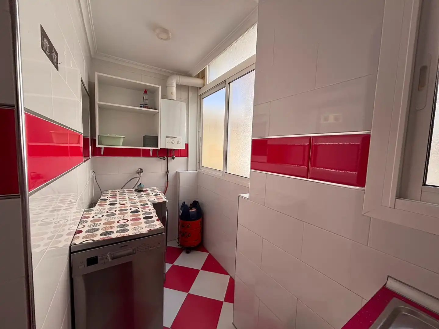 Kitchen of Flat for rent in Burjassot  with Furnished, Oven and Washing machine