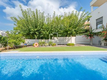 Villa con piscina in vendita a Rocafort