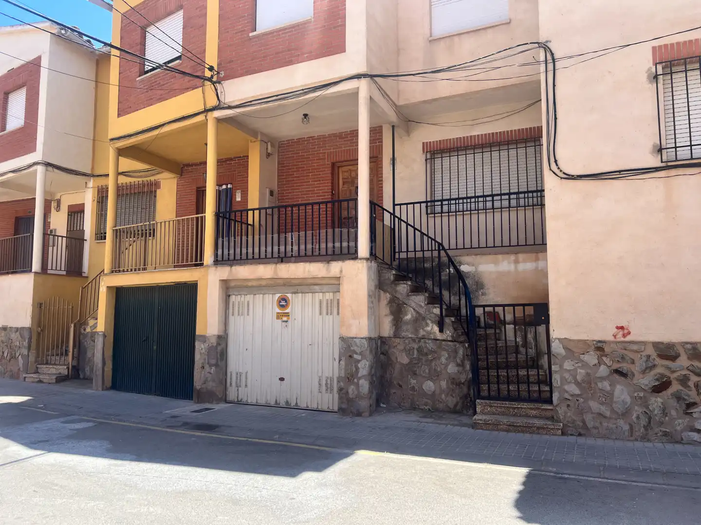 Adossat en venda a Villafranca de los Caballeros
