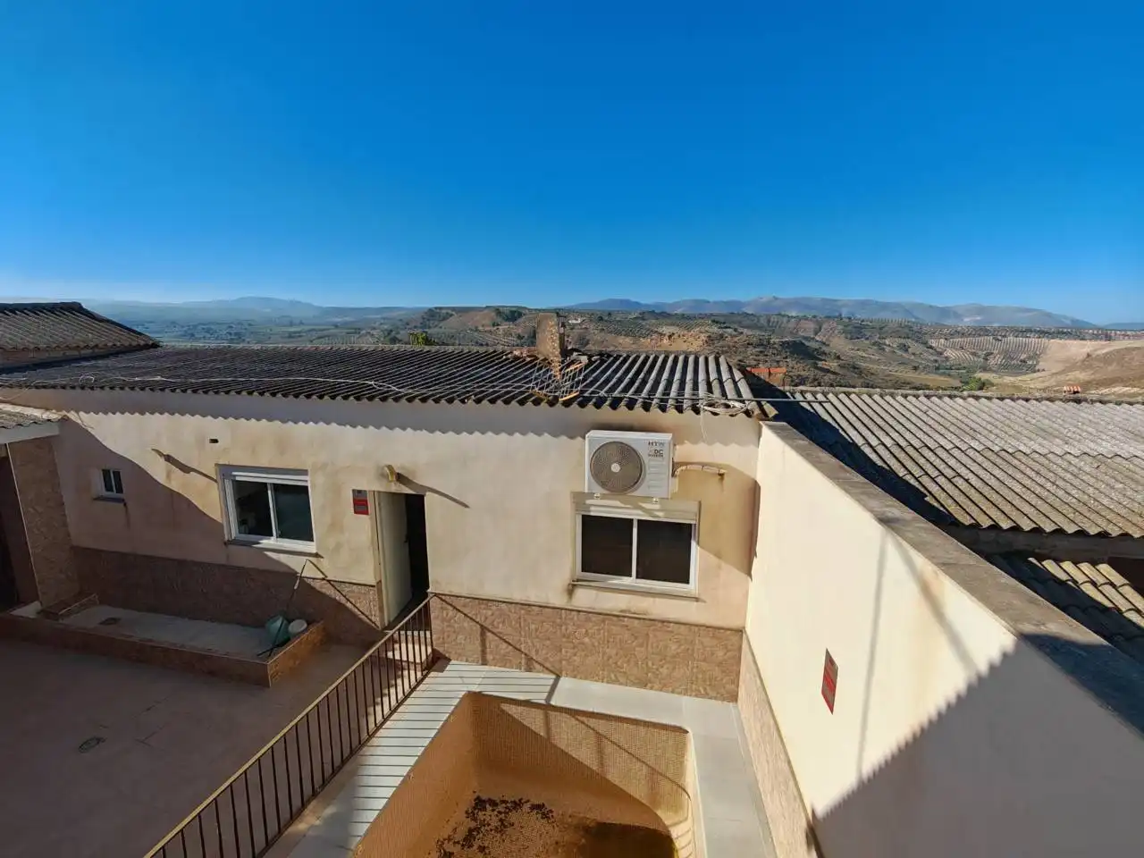 Vista exterior de Casa o xalet en venda en Moraleda de Zafayona amb Aire condicionat, Calefacció i Jardí privat