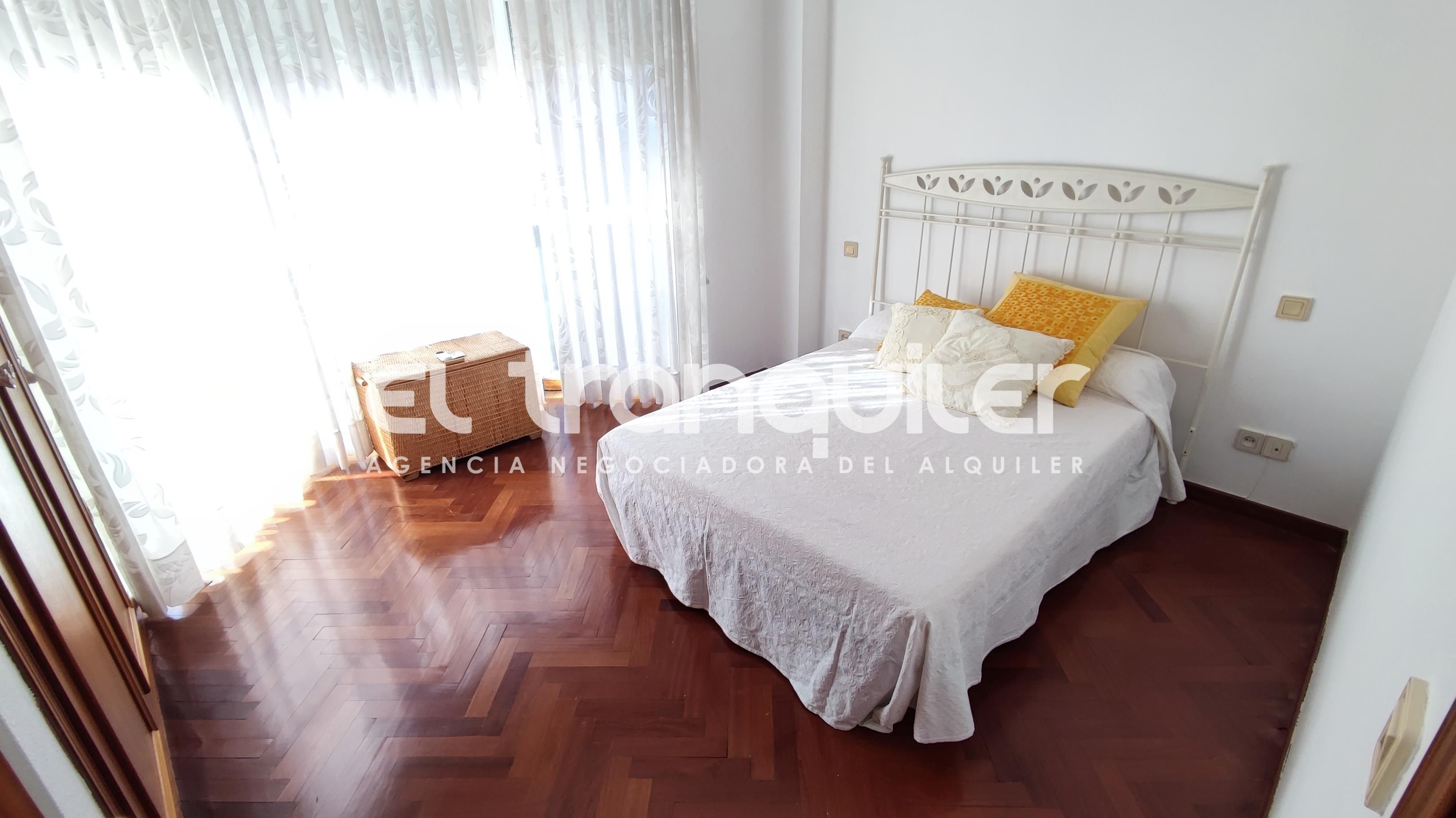 Habitación de Piso de alquiler en  Madrid Capital con Aire acondicionado, Parquet y Amueblado