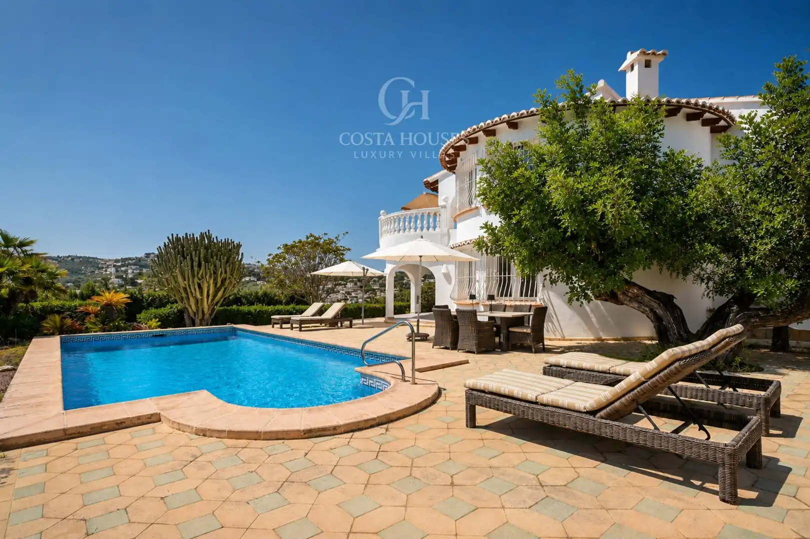 Vista exterior de Casa o xalet en venda en Moraira amb Aire condicionat, Calefacció i Jardí privat