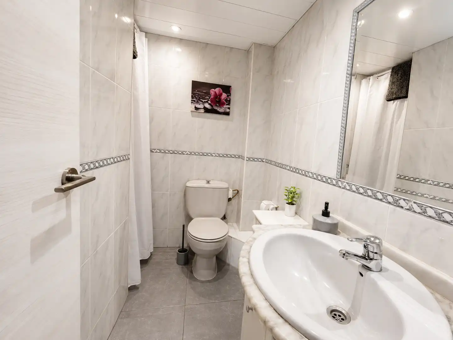 Badezimmer von Wohnung zum Verkauf in Sant Joan Despí mit Klimaanlage, Heizung und Möbliert
