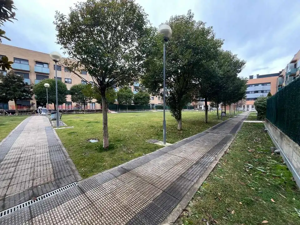 Vista exterior de Piso en venta en  Pamplona / Iruña con Calefacción, Jardín privado y Trastero