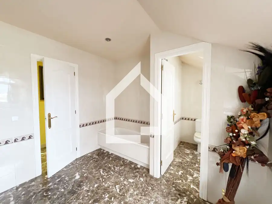 Bathroom of Houses for sale in San Vicente del Raspeig / Sant Vicent del Raspeig  with Air Conditioner, Heating and Private garden