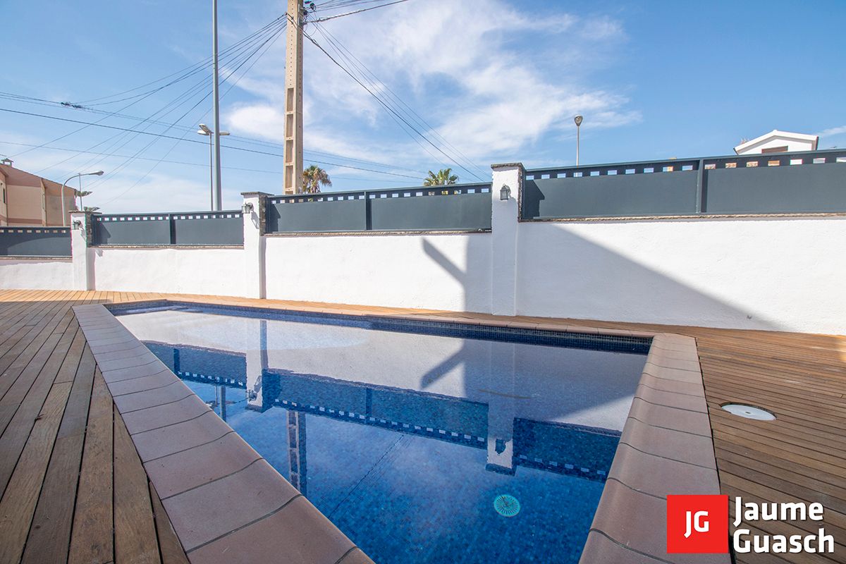 Piscina de Casa adosada en venta en Torredembarra con Calefacción, Jardín privado y Terraza