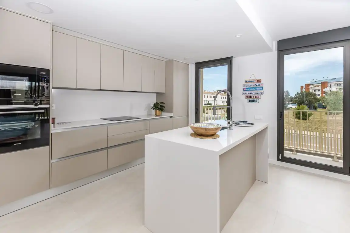 Cocina de Apartamento de alquiler en Dénia con Aire acondicionado, Jardín privado y Terraza