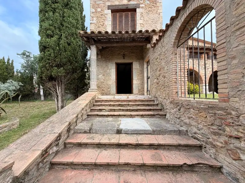 Casa con terraza en venta en Carrer de Figueres, imagen 16