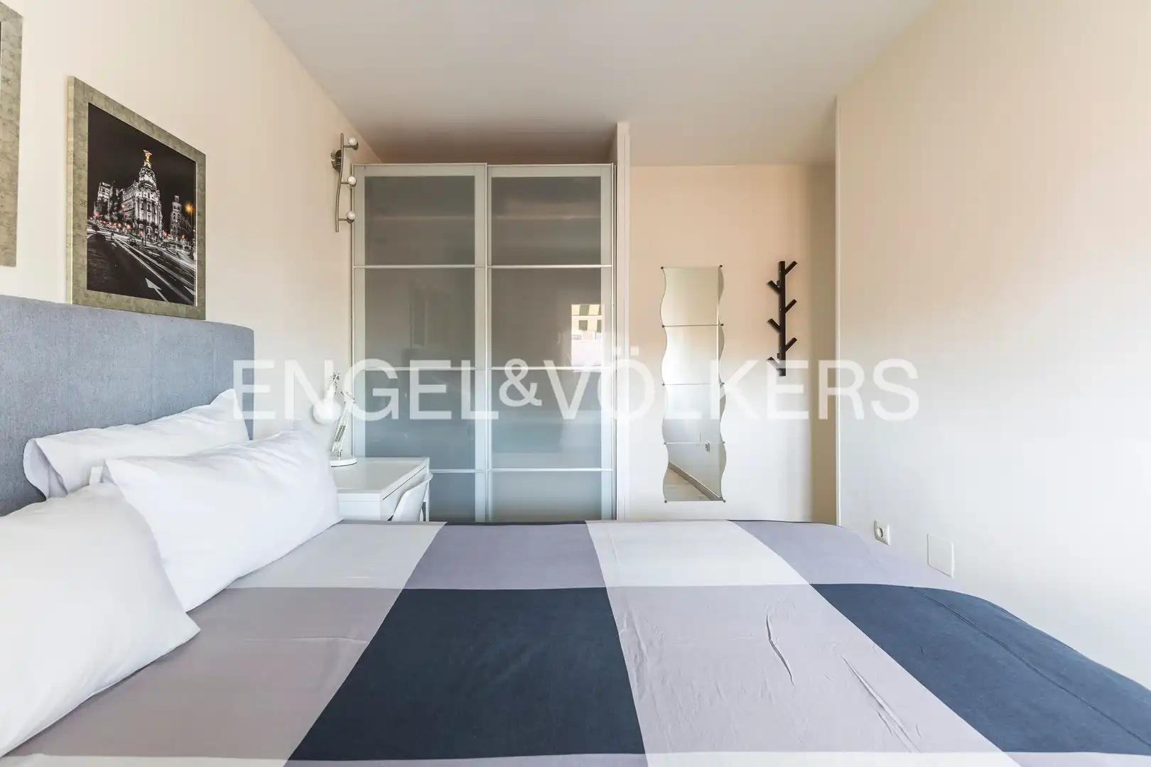 Dormitori de Àtic de lloguer en Madrid amb Aire condicionat, Calefacció i Parquet