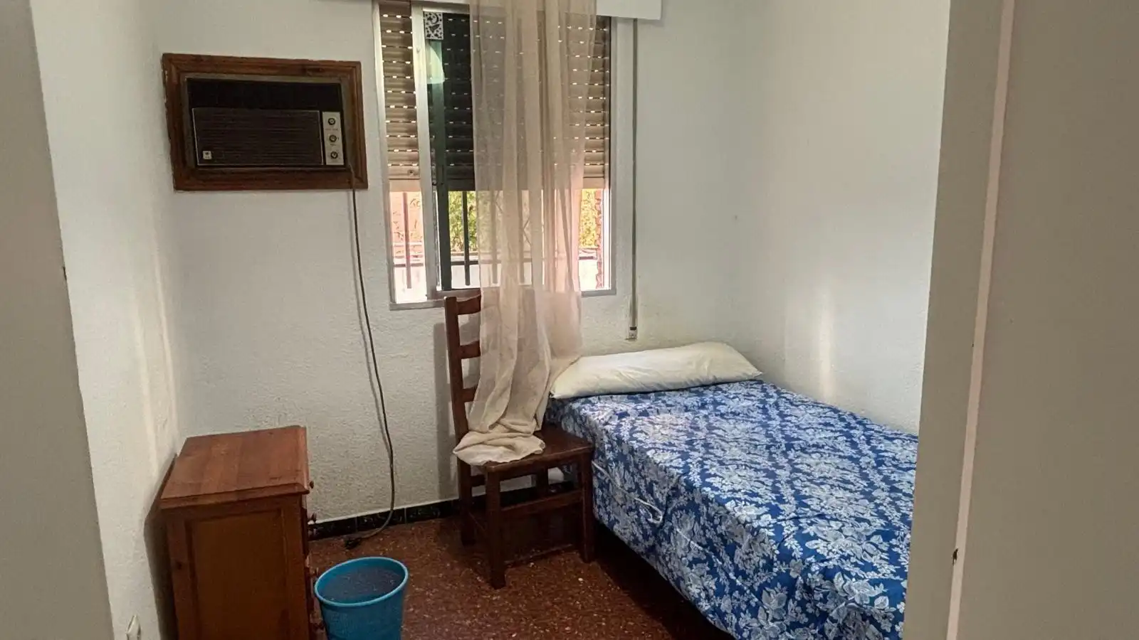 Bedroom of Flat for sale in Sevilla  with Air Conditioner, Private garden and Furnished