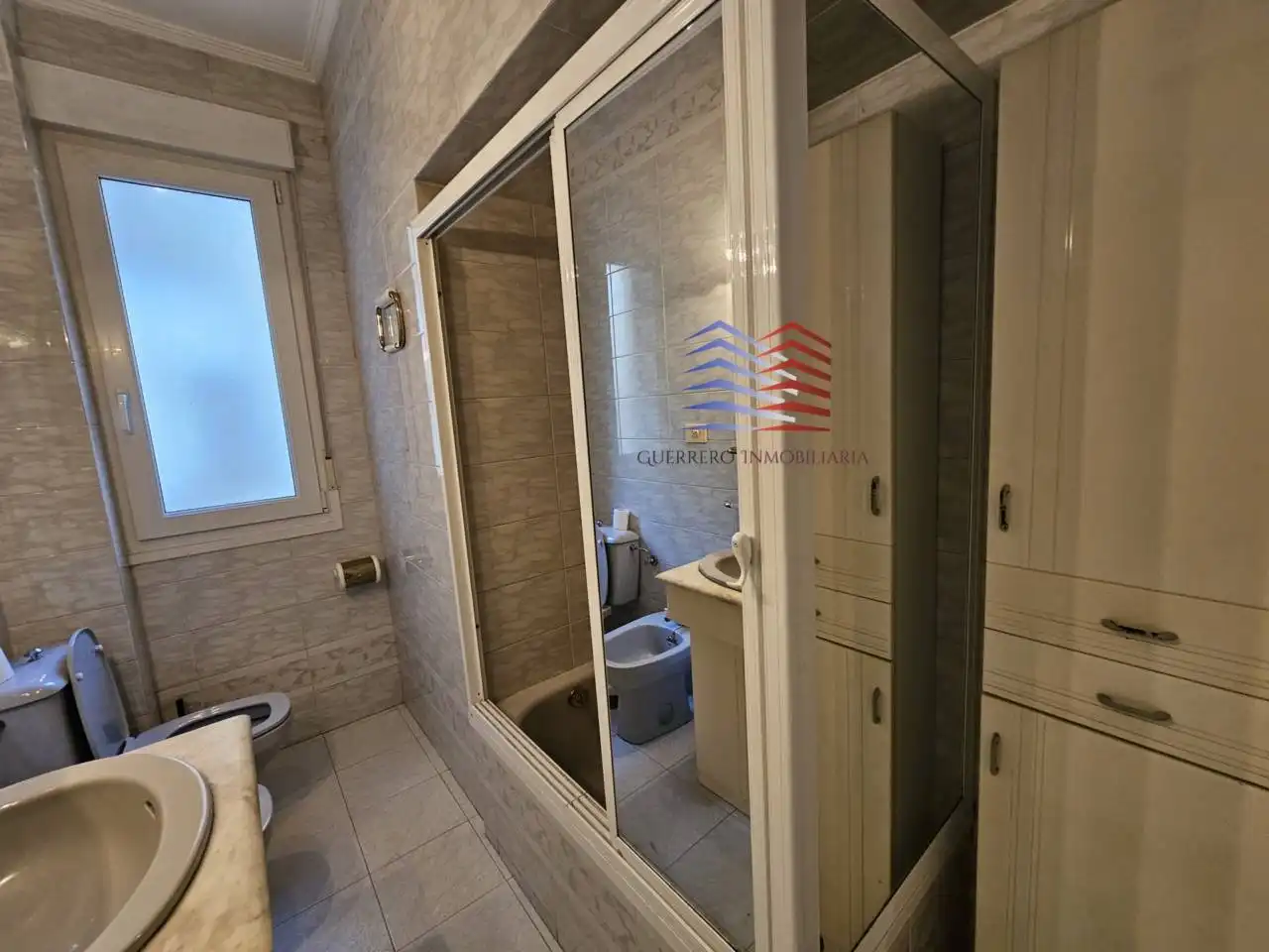 Baño de Piso de alquiler en Ourense Capital  con Calefacción, Amueblado y Balcón