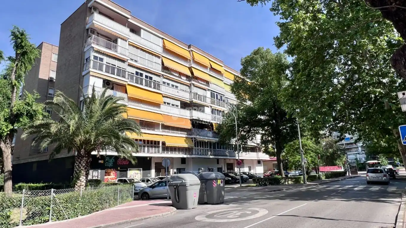 Vista exterior de Piso en venta en Alcalá de Henares