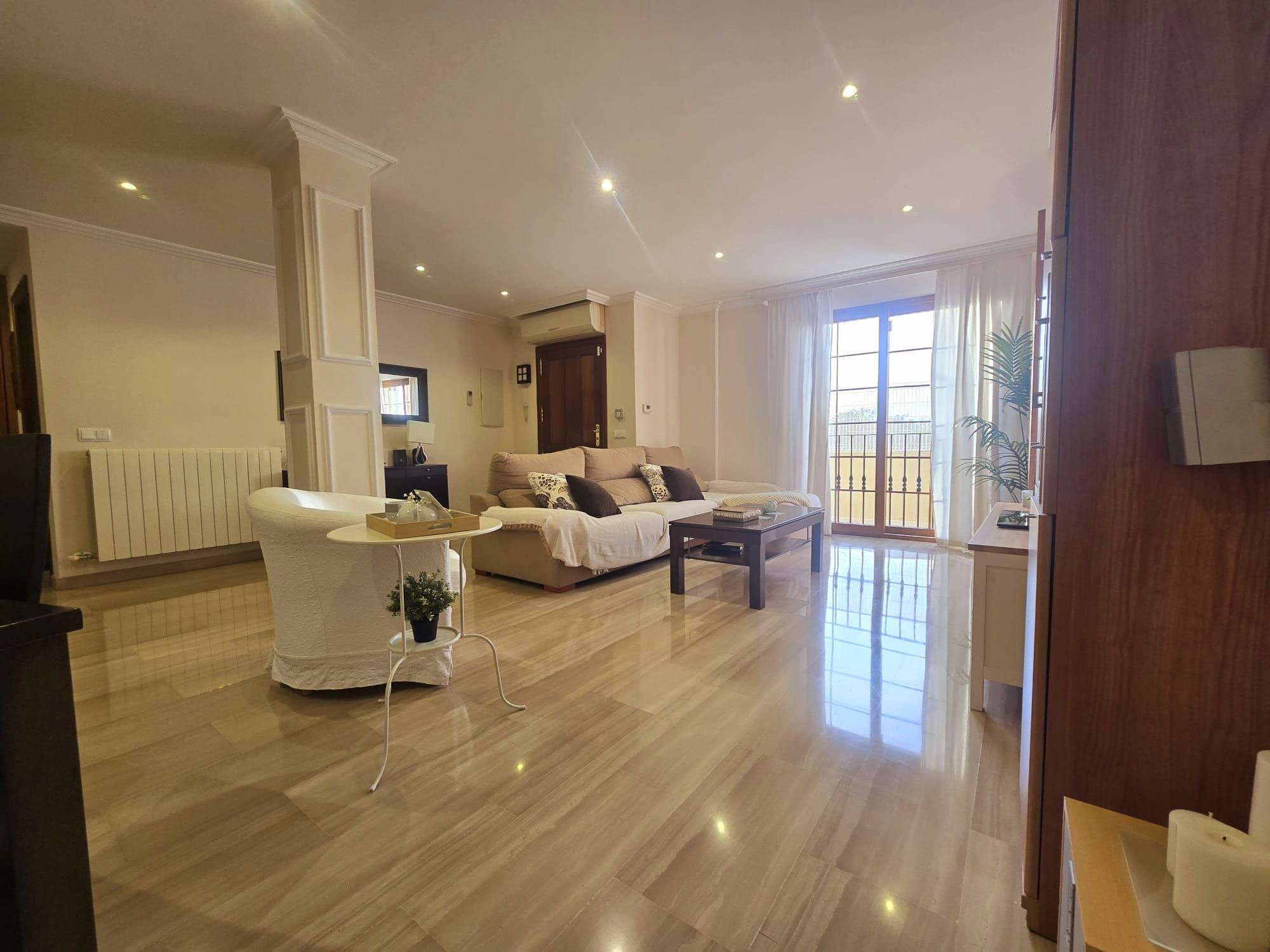 Sala de estar de Casa adosada en venta en  Palma de Mallorca con Aire acondicionado, Calefacción y Terraza
