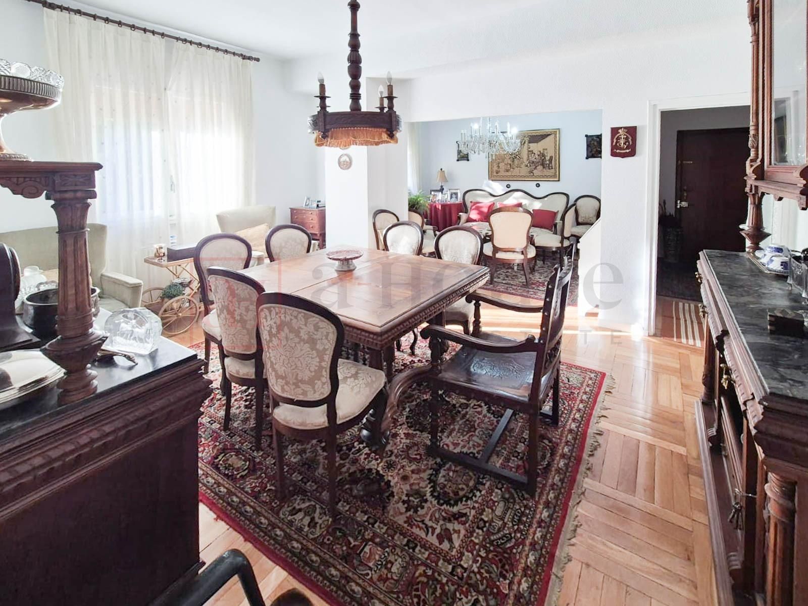 Dining room of Planta baja for sale in  Madrid Capital  with Heating, Private garden and Parquet flooring