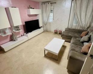 Sala d'estar de Casa adosada en venda en La Línea de la Concepción amb Terrassa i Moblat
