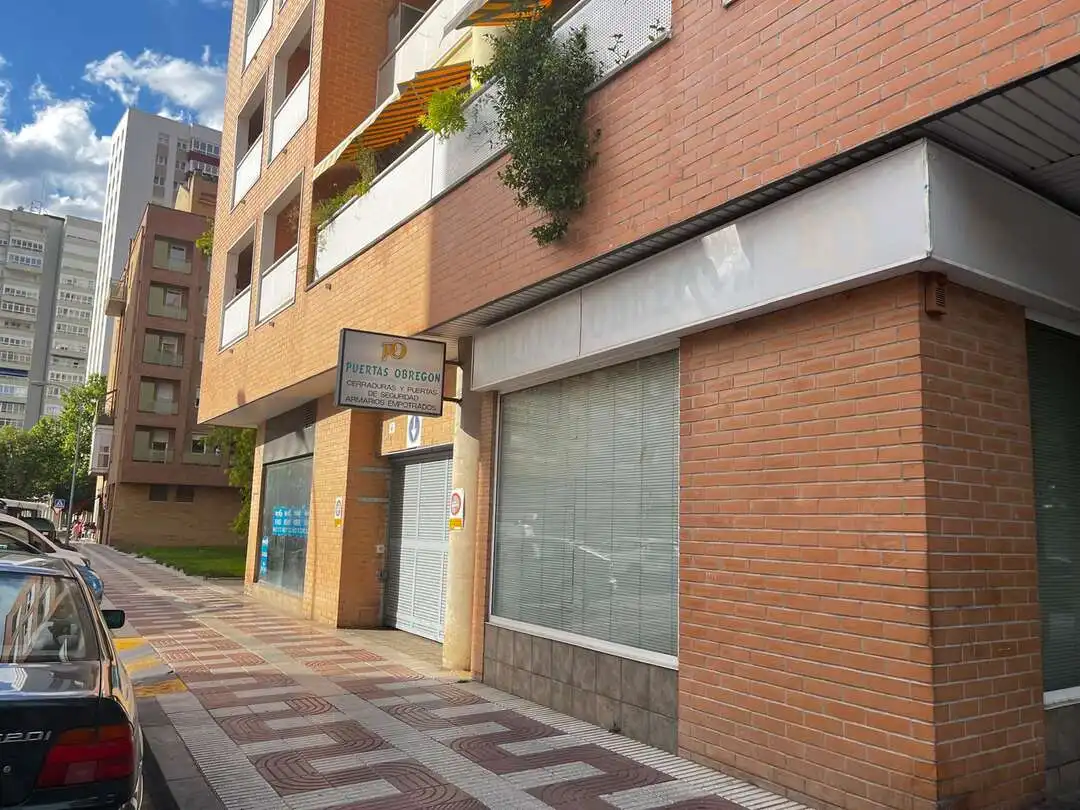 Vista exterior de Garaje de alquiler en  Pamplona / Iruña