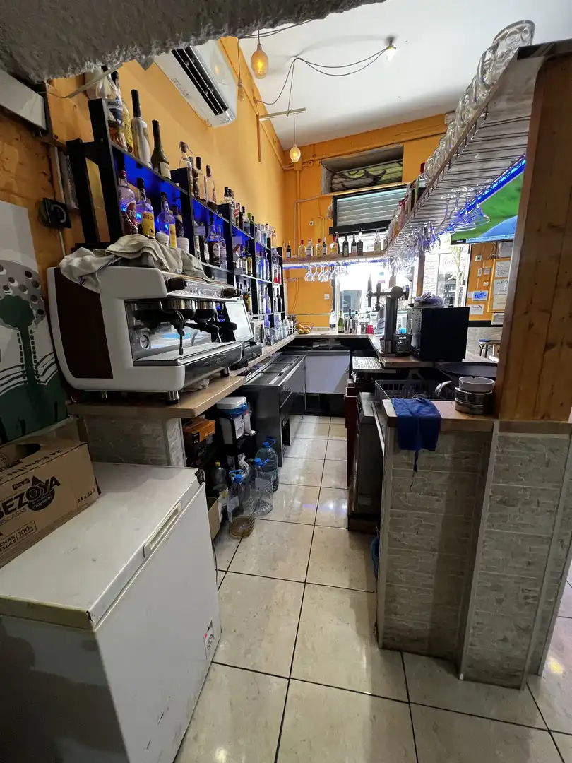 Business premises for transfer in Sants - Montjuïc, imagen 2