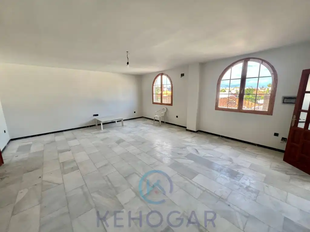 Sala de estar de Casa o chalet en venta en Dos Hermanas con Piscina