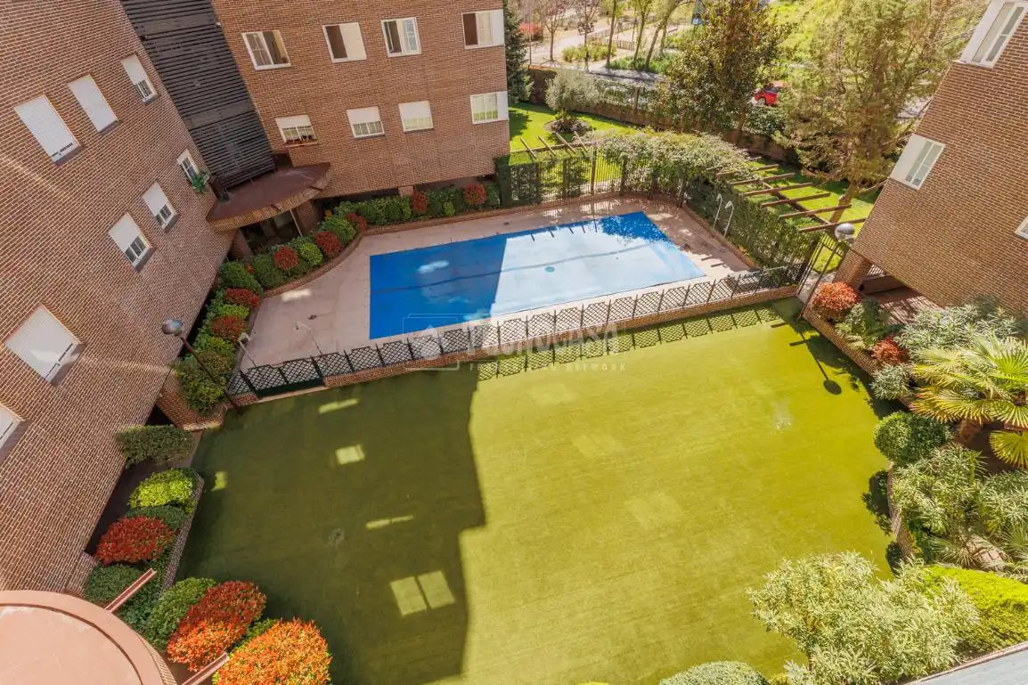 Piscina de Piso en venta en Madrid con Aire acondicionado, Calefacción y Parquet