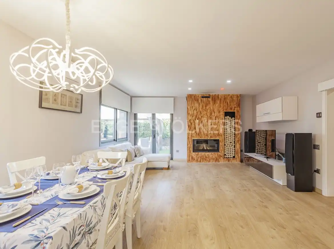 Sala d'estar de Casa o xalet en venda en Castellar del Vallès amb Aire condicionat, Calefacció i Jardí privat