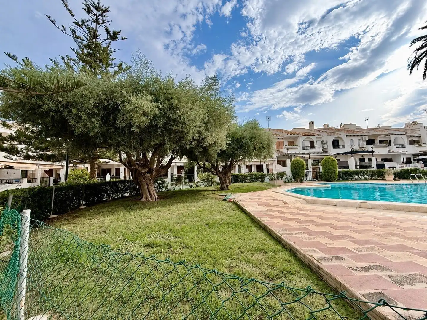 Jardí de Casa adosada en venda en San Pedro del Pinatar amb Aire condicionat, Calefacció i Jardí privat