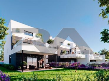 Adosado con balcón en venta en Calle Serra Llaveria 13