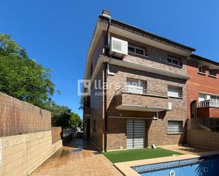 Exterior view of Single-family semi-detached for sale in Vilanova i la Geltrú  with Heating, Private garden and Terrace