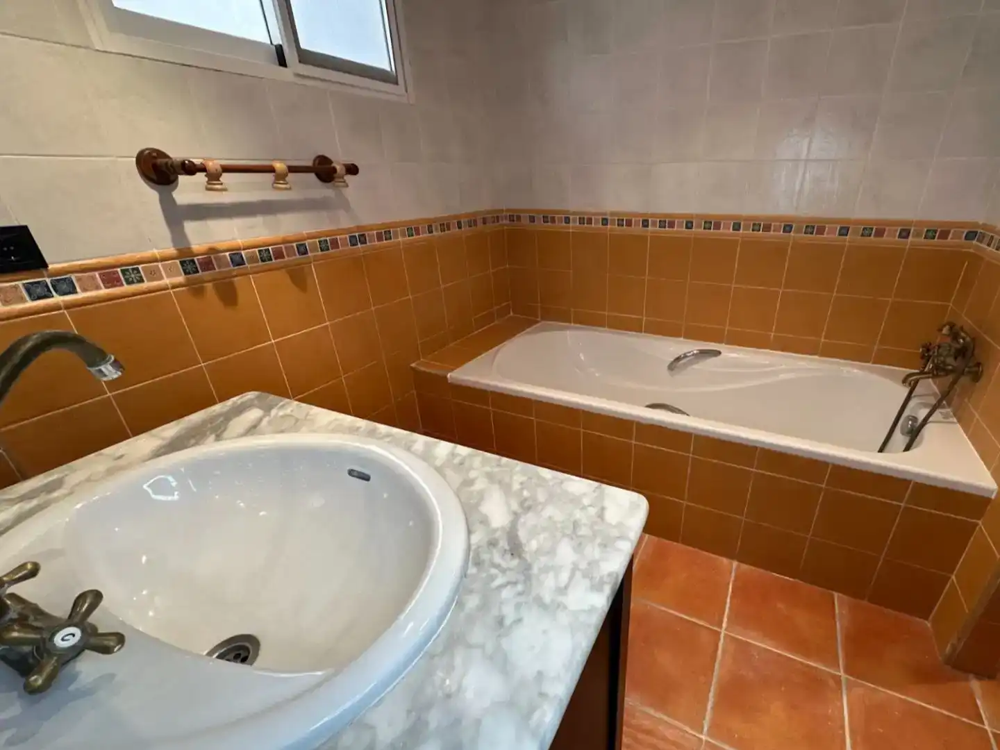 Badezimmer von Wohnung zur Miete in La Nucia mit Klimaanlage, Schwimmbad und Balkon